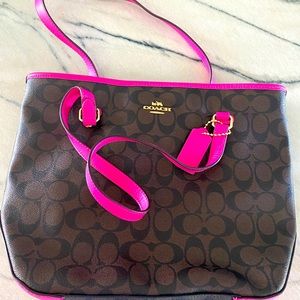 Coach Signature Shoulder bag